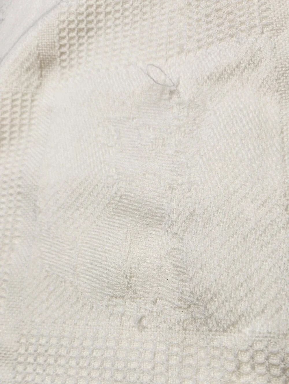 Vintage Ivory Waffle Knit Baby Blanket - Woven Cat Motif & Soft Fringe Throw
